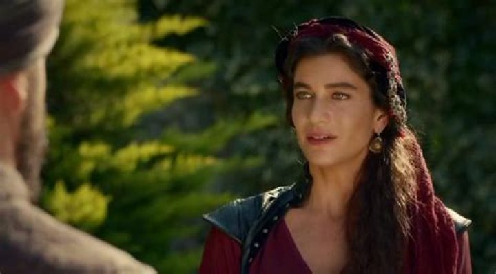 Berrak Tuzunatac – Biography, Facts & Life Story