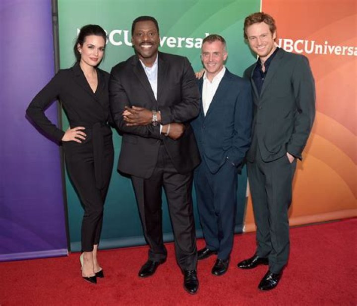 Eamonn Walker Height