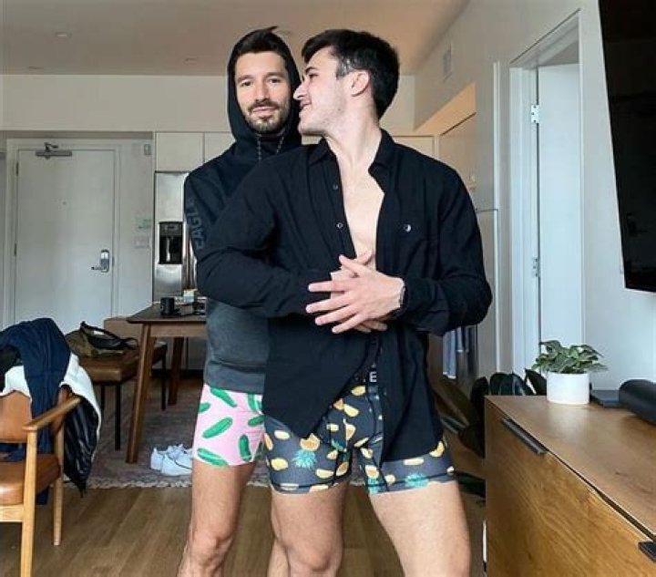 Ian Paget Bio, Wiki, Age, Boyfriend, Break Up, TikTok, Broadway, and Net Worth
