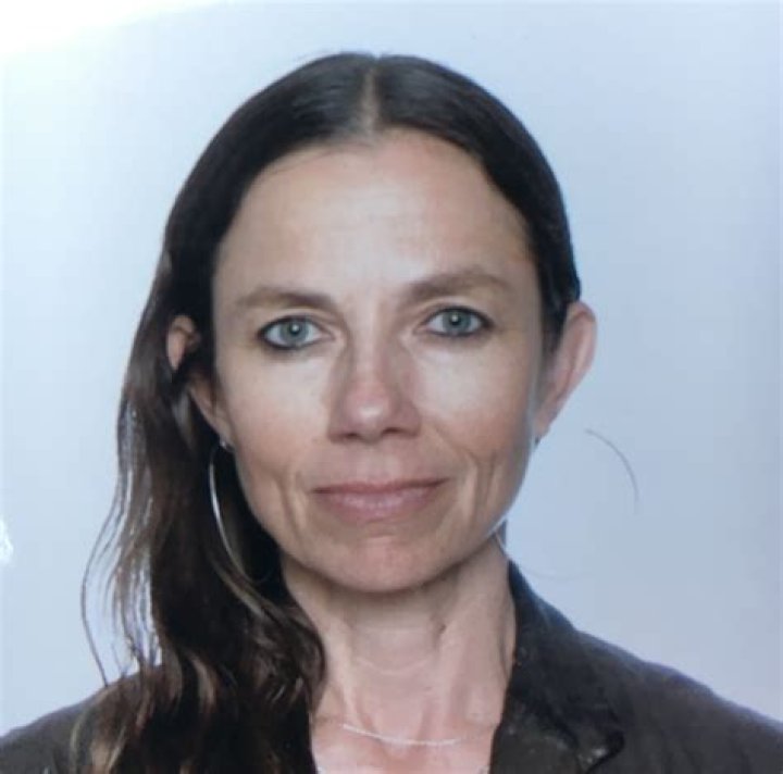 Justine Bateman Height