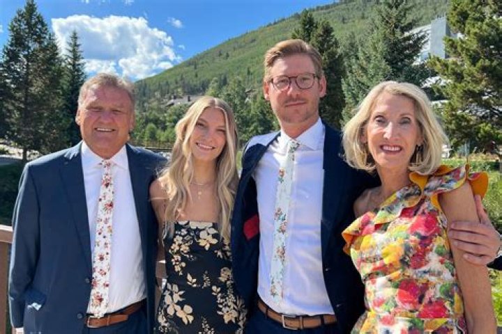 Liz Collin WCCO, Bio, Wiki, Age, Height, Husband, Bob Kroll, Salary, and Net Worth