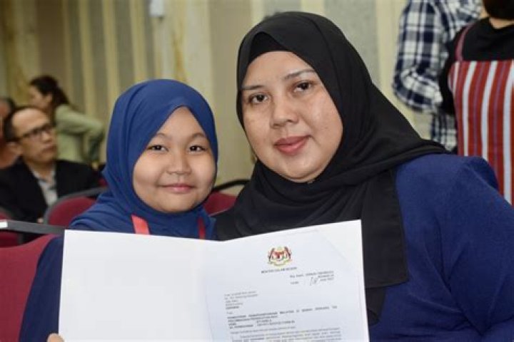 Makeup Artist Alaviyah Hanaffe Arrest: Mother Siti Aishah Awang And Daughter Caught Drug Smuggling