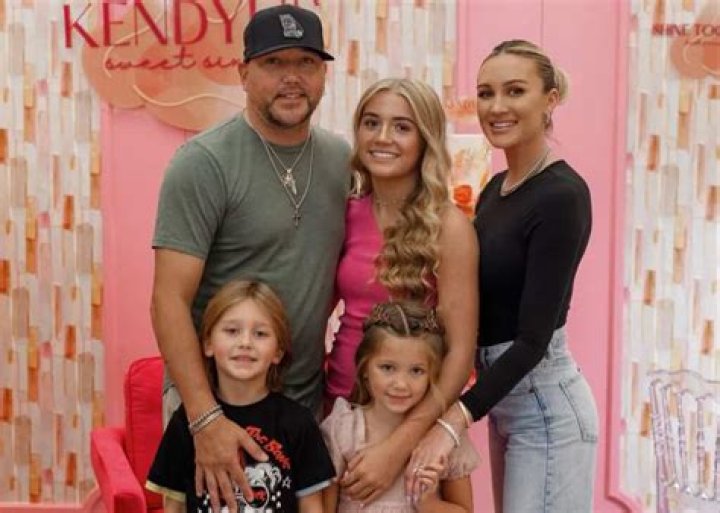 Meet Bray Wyatt Daughter Cadyn And Kendyl: Wikipedia