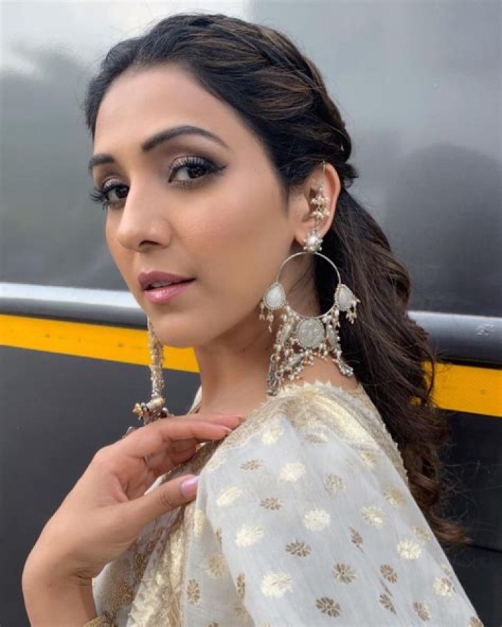 Neeti Mohan Biography, Facts & Life Story