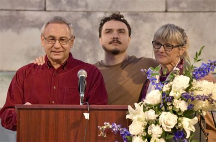 Pava Lapere Parents And Family: Father Frank LaPere