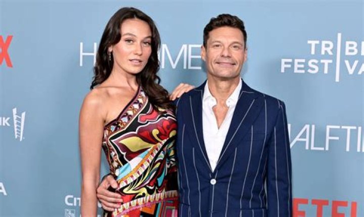 Ryan Seacrest Bio, Wiki, Age, Height, Family, Girlfriend, Education, Salary, Net Worth