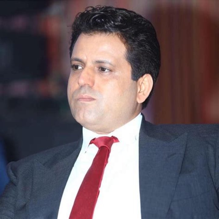 Slim Riahi Wiki ,Biographie, Age, Taille, Mariage, Contact & Informations