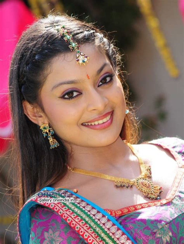 Soundarya Jayamala – Biography, Facts & Life Story