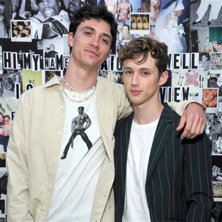 Troye Sivan Net Worth - How Much Does Troye Sivan Make?